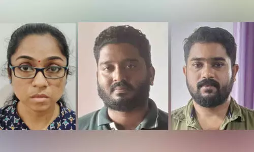 കരുവന്നൂർ തേലപ്പിള്ളിയിൽ യുവാവ് ആത്മഹത്യ ചെയ്ത സംഭവം: മൂന്നുപേർ അറസ്റ്റിൽ കരുവന്നൂർ തേലപ്പിള്ളിയിൽ യുവാവ് ആത്മഹത്യ ചെയ്ത സംഭവം: മൂന്നുപേർ അറസ്റ്റിൽ