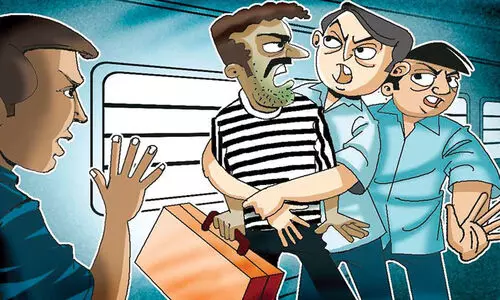 ട്രെയിൻ യാത്രക്കാരിയുടെ 2.28 ലക്ഷത്തിന്‍റെ സ്വർണാഭരണം കവർന്നയാൾ പിടിയിൽ