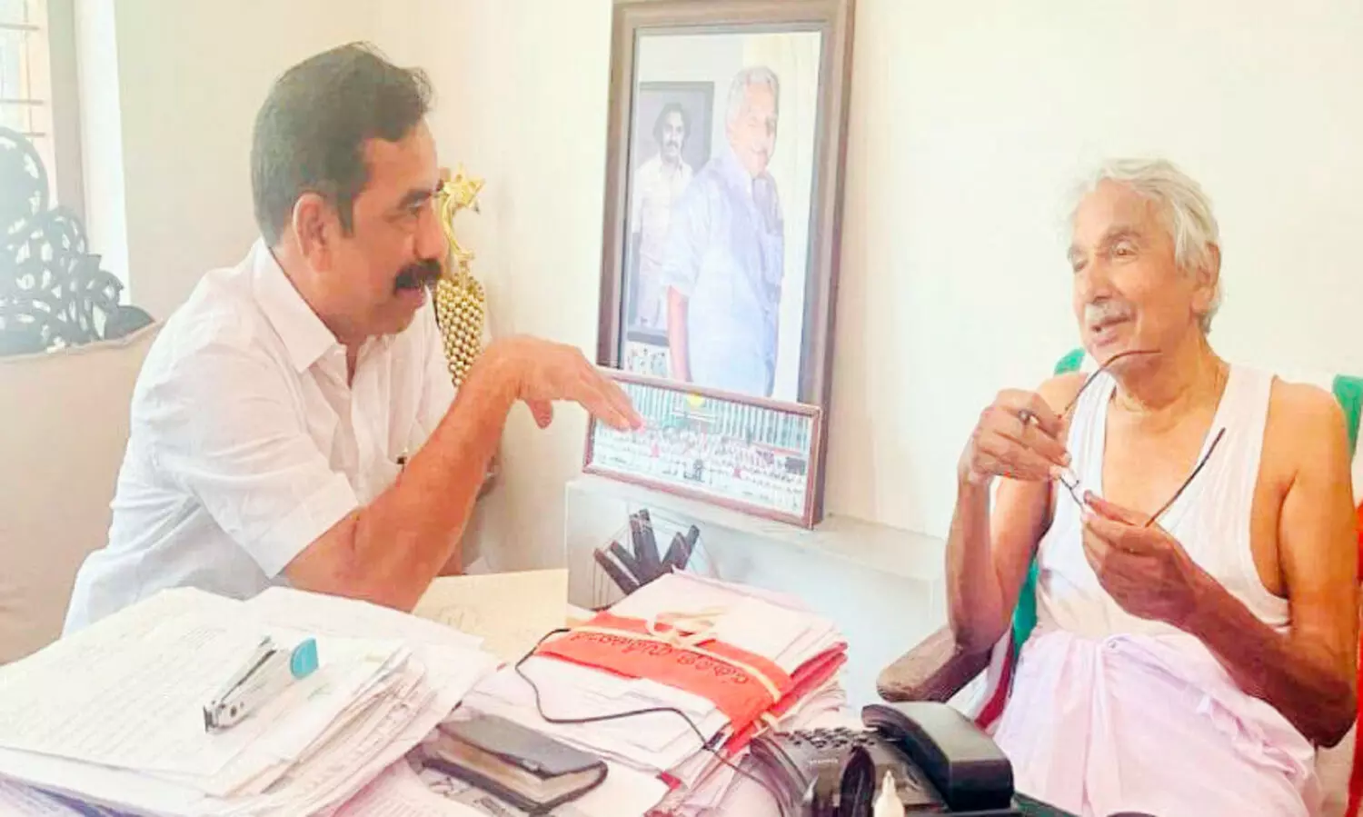 ഉ​മ്മ​ൻ ചാ​ണ്ടി, പ്ര​വാ​സി​ക​ളെ ചേ​ർ​ത്തു​പി​ടി​ച്ച നേ​താ​വ്​