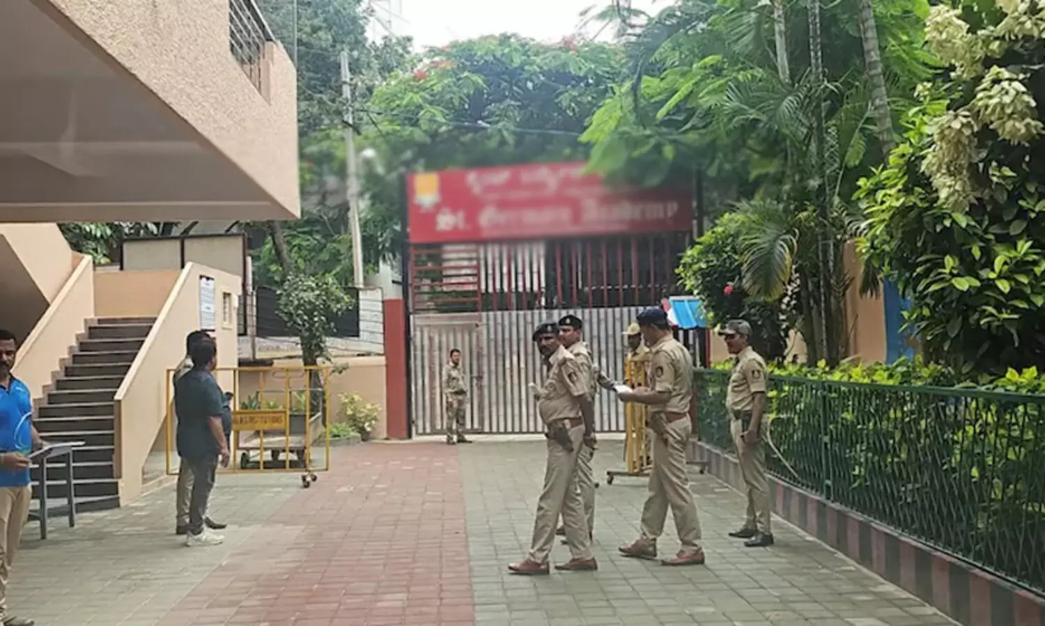 ഡൽഹിക്ക് പിന്നാലെ ബംഗളൂരുവിലും സ്കൂളുകൾക്ക് ബോംബ് ഭീഷണി