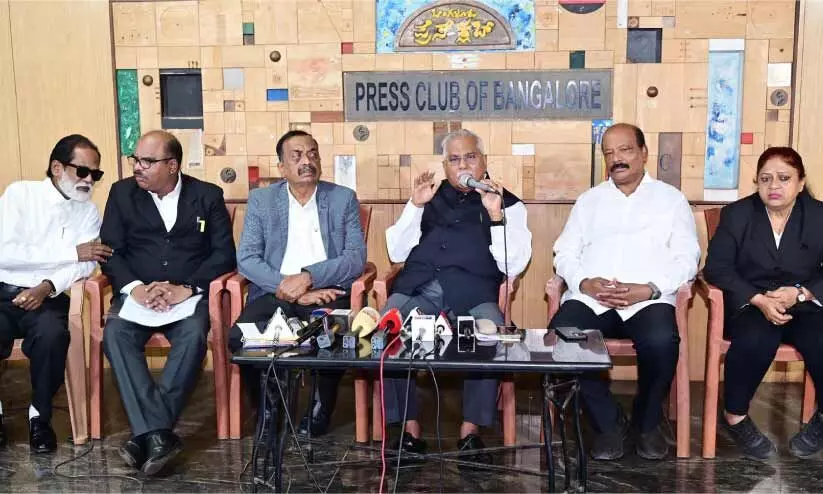 ധ​ർ​മ​സ്ഥ​ല വെ​ളി​പ്പെ​ടു​ത്ത​ൽ; കോ​ട​തി മേ​ൽ​നോ​ട്ട​ത്തി​ൽ എ​സ്.​​ഐ.​ടി അ​ന്വേ​ഷ​ണം വേ​ണ​മെ​ന്ന് ആ​വ​ശ്യം