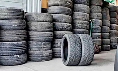 പു​തു​ക്കി​പ്പ​ണി​ത് വി​ൽ​പന​ക്ക് ശ്ര​മി​ച്ച ട​യ​റു​ക​ൾ പി​ടി​ച്ചെ​ടു​ത്തു