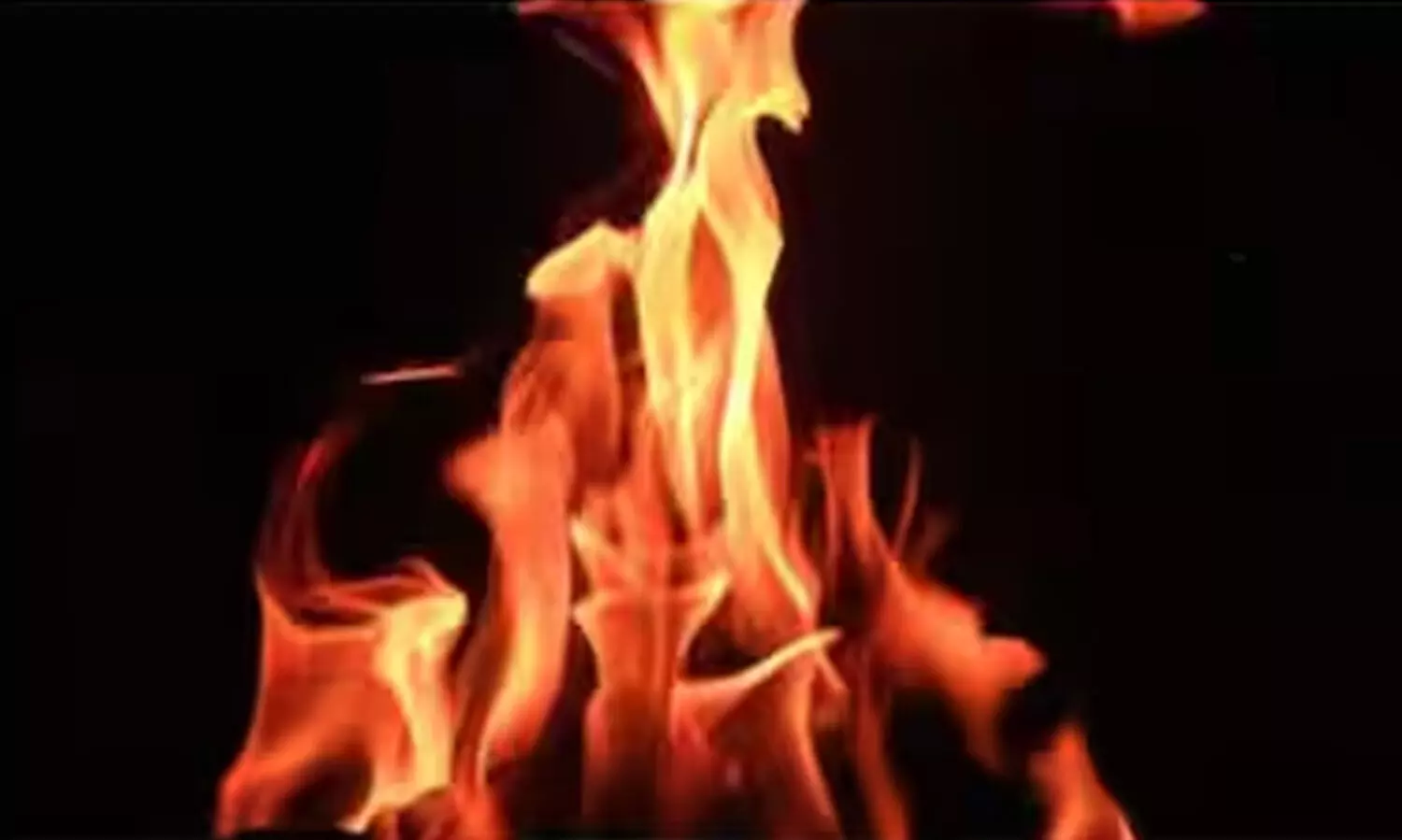 ദമ്പതികളെ തീകൊളുത്തിയ സംഭവത്തിൽ ഭർത്താവിന്‍റെ നില ഗുരുതരം