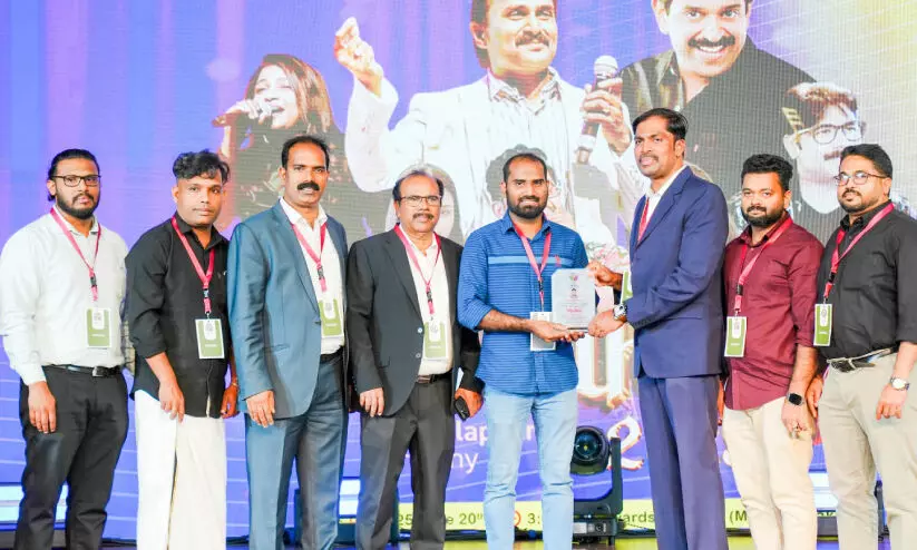 മീ​ഡി​യ​വ​ൺ ചാ​ന​ൽ റി​പ്പോ​ർ​ട്ട​ർ ഫൈ​സ​ലി​ന് യാ​ത്ര​യ​യ​പ്പ് ന​ൽ​കി