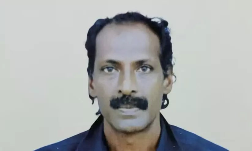 ആത്മഹത്യക്കുറിപ്പെഴുതാൻ പേനയും പേപ്പറും ചോദിച്ച് കടയിലെത്തി; പിന്നാലെ, കട ഉടമയുടെ പേരെഴുതിവെച്ച് ജീവനൊടുക്കി