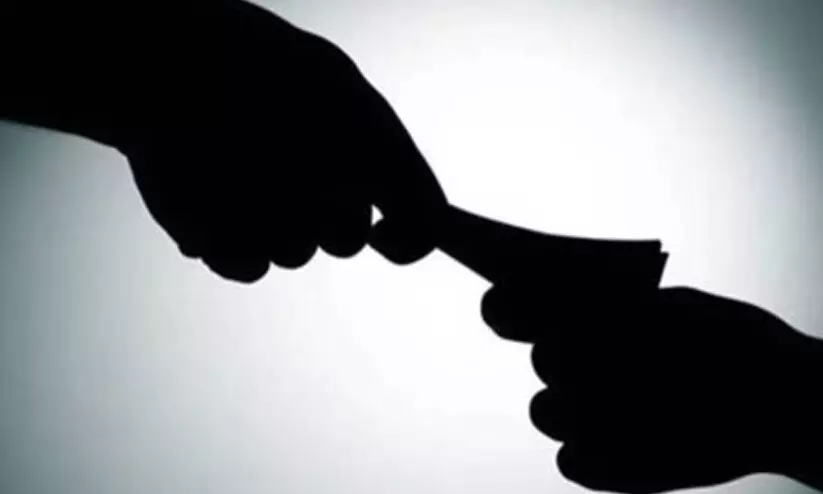 പൊതുജനങ്ങളിൽ നിന്ന് വ്യാപക കൈക്കൂലി ; ‘ഓപ്പറേഷൻ ക്ലീൻ വീൽസുമായി’ മോട്ടോർ വാഹന വകുപ്പിലും ആർ.ടി ഓഫിസുകളിലും വിജിലൻസിന്റെ മിന്നൽ പരിശോധന