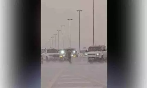 വി​വി​ധ ഭാ​ഗ​ങ്ങ​ളി​ൽ ക​ന​ത്ത മ​ഴ​യും ആ​ലി​പ്പ​ഴ വ​ർ​ഷ​വും