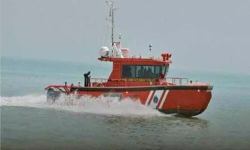 ബോ​ട്ട് അ​പ​ക​ട​ത്തി​ൽ​പെ​ട്ട​വ​രെ ര​ക്ഷ​പ്പെ​ടു​ത്തി