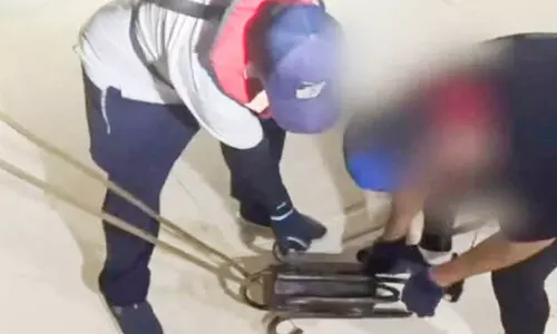 നി​രോ​ധി​ത മ​ത്സ്യ​ബ​ന്ധ​നം പി​ടി​കൂ​ടി