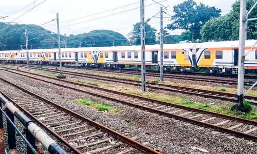 മെമു ഇനി 16 കോച്ച്; 12 കോ​ച്ചു​മാ​യി മെ​മു റേ​ക്ക്​ എ​ത്തി