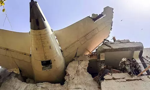 എയർ ഇന്ത്യ അപകട കാരണം പൈലറ്റിന്‍റെ പിഴവെന്ന റിപ്പോർട്ട്: വാൾസ്ട്രീറ്റ് ജേണലിനും റോയിട്ടേഴ്സിനും നോട്ടീസ്