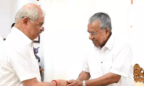 മഞ്ഞുരുക്കം: രാജ്ഭവനിൽ നാളെ ഗവർണർ-മുഖ്യമന്ത്രി കൂടിക്കാഴ്ച മഞ്ഞുരുക്കം: രാജ്ഭവനിൽ നാളെ ഗവർണർ-മുഖ്യമന്ത്രി കൂടിക്കാഴ്ച