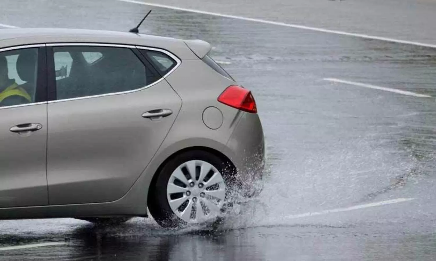 എ​ന്താ​ണ് ഹൈ​ഡ്രോ​പ്ലെ​യി​നി​ങ്