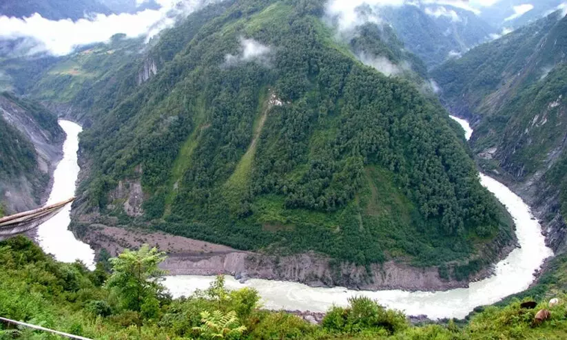 ബ്രഹ്മപുത്രാ നദിയിൽ ടിബറ്റിൽ ചൈന 167,000 കോടി ഡോളറിന്റെ വൻ ജലവൈദ്യുത പദ്ധതി നിർമാണം തുടങ്ങി ബ്രഹ്മപുത്രാ നദിയിൽ ടിബറ്റിൽ ചൈന 167,000 കോടി ഡോളറിന്റെ വൻ ജലവൈദ്യുത പദ്ധതി നിർമാണം തുടങ്ങി