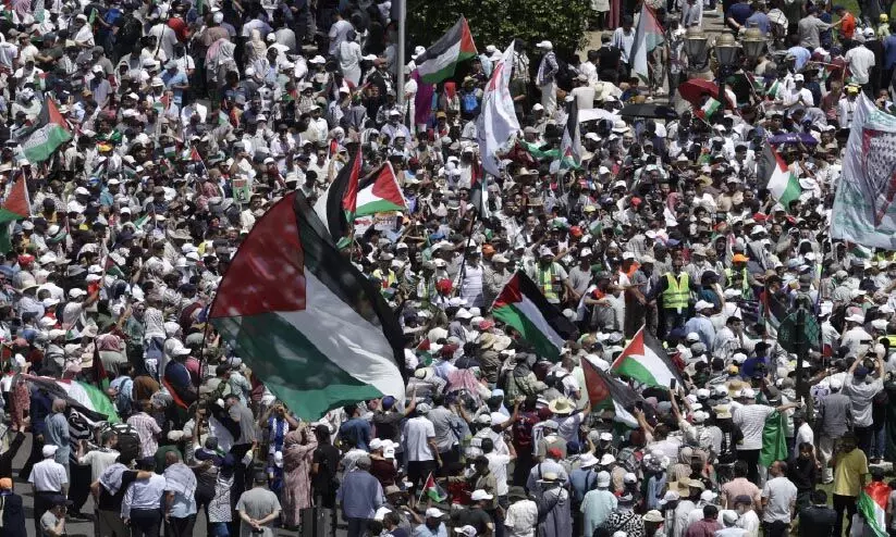 മധ്യ ഗസ്സയിൽ കൂട്ട കുടിയിറക്കൽ: 24 മണിക്കൂറിനിടെ കൊല്ലപ്പെട്ടത് ഭക്ഷ്യ കേന്ദ്രങ്ങളിലെത്തിയവരടക്കം 84 പേർ മധ്യ ഗസ്സയിൽ കൂട്ട കുടിയിറക്കൽ: 24 മണിക്കൂറിനിടെ കൊല്ലപ്പെട്ടത് ഭക്ഷ്യ കേന്ദ്രങ്ങളിലെത്തിയവരടക്കം 84 പേർ