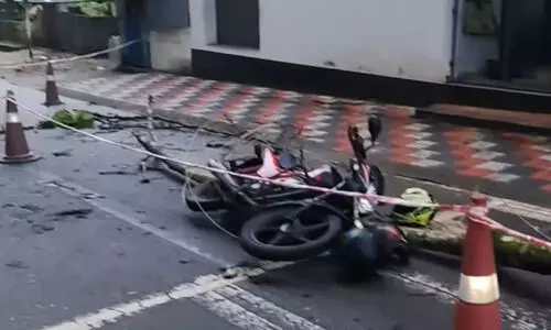 പൊട്ടിവീണ വൈദ്യുതികമ്പിയിൽ നിന്ന് ഷോക്കേറ്റ് 19കാരൻ മരിച്ചു