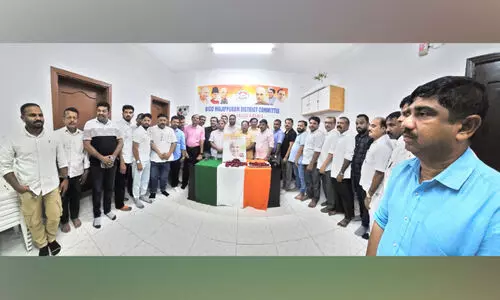 ഉ​മ്മ​ൻ ചാ​ണ്ടി പൊ​തു​പ്ര​വ​ർ​ത്ത​ന​രം​ഗ​ത്തെ വി​സ്മ​യം -ഒ.​ഐ.​സി.​സി