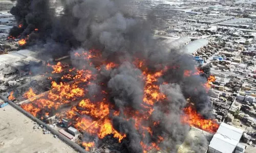 അം​ങ്കാ​ര സ്ക്രാ​പ്പ്‌​ യാ​ർ​ഡി​ൽ വ​ൻ തീ​പി​ടി​ത്തം