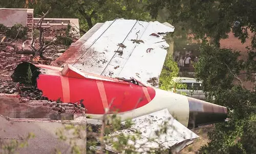 അഹമദാബാദ് വിമാനാപകടം: ടേക്ക് ഓഫ് സമയത്ത് വിമാനത്തിലെ വൈദ്യുതി വിതരണത്തിൽ തകരാറുണ്ടായെന്ന് റിപ്പോർട്ട്, യന്ത്ര ഭാഗങ്ങൾ കത്തിയത് വൈദ്യതി തകരാർ മൂലമുള്ള തീപിടുത്തത്തിലാണോ എന്ന് സംശയം