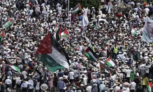 മധ്യ ഗസ്സയിൽ കൂട്ട കുടിയിറക്കൽ: 24 മണിക്കൂറിനിടെ കൊല്ലപ്പെട്ടത് ഭക്ഷ്യ കേന്ദ്രങ്ങളിലെത്തിയവരടക്കം 84 പേർ മധ്യ ഗസ്സയിൽ കൂട്ട കുടിയിറക്കൽ: 24 മണിക്കൂറിനിടെ കൊല്ലപ്പെട്ടത് ഭക്ഷ്യ കേന്ദ്രങ്ങളിലെത്തിയവരടക്കം 84 പേർ