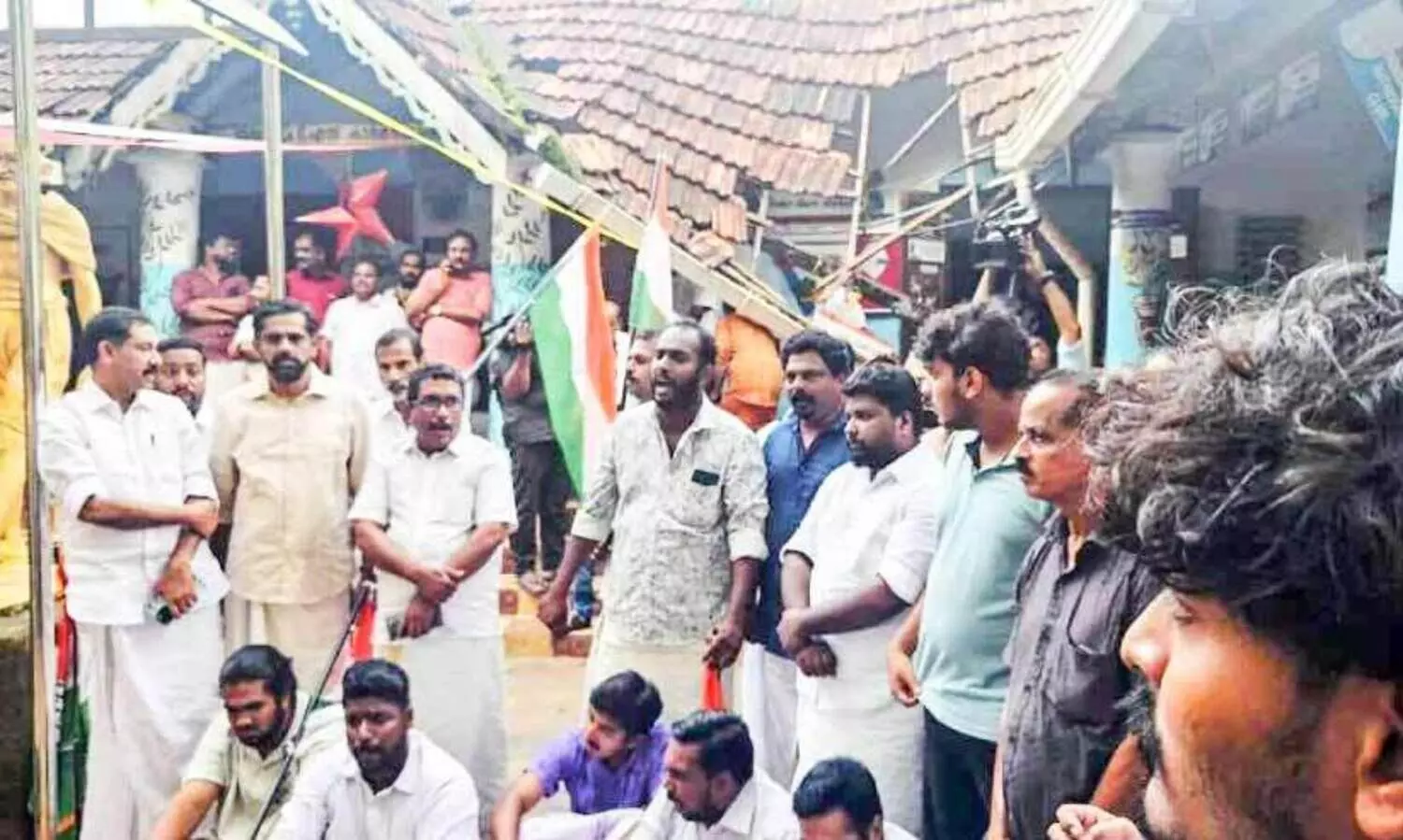 സ്കൂൾ മേൽക്കൂര തകർന്ന സംഭവം; സുരക്ഷക്ക്​ വില കൽപിക്കാതെ അധികൃതർ; പഴിചാരി രാഷ്ട്രീയ പാർട്ടികൾ