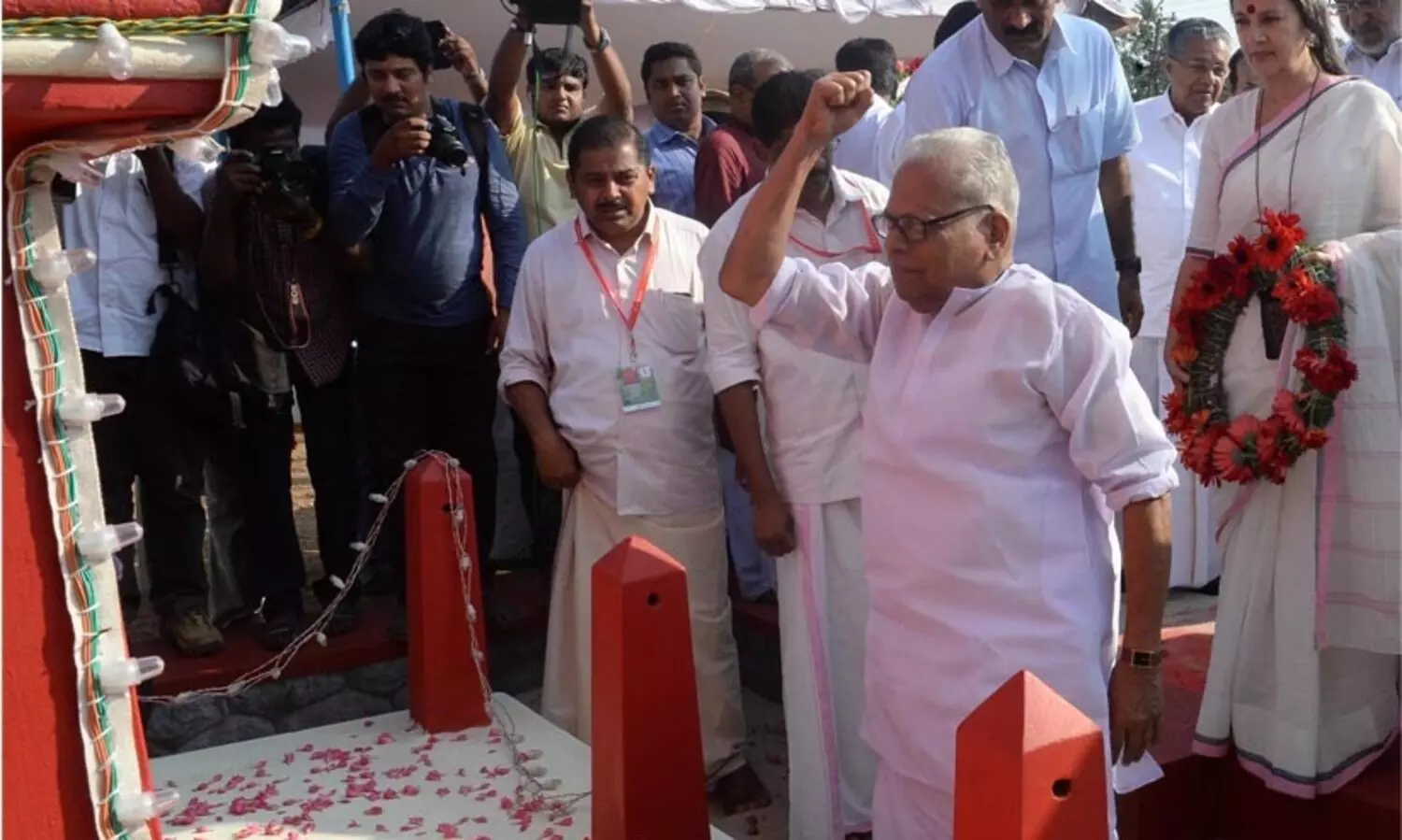 വി.എസിന്‍റെ സംസ്കാരം ബുധനാഴ്ച; വിലാപയാത്രയായി നാളെ മൃതദേഹം ആലപ്പുഴയില്‍ എത്തിക്കും