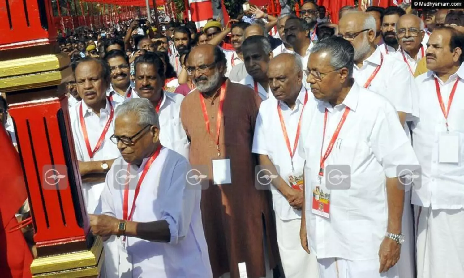 ഉജ്വല സമരപാരമ്പര്യത്തിന്റെയും വിട്ടുവീഴ്ചയില്ലാത്ത പോരാട്ടനിലപാടുകളുടെയും പ്രതീകം; വി.എസിനെ അനുസ്മരിച്ച് മുഖ്യമന്ത്രി പിണറായി വിജയൻ