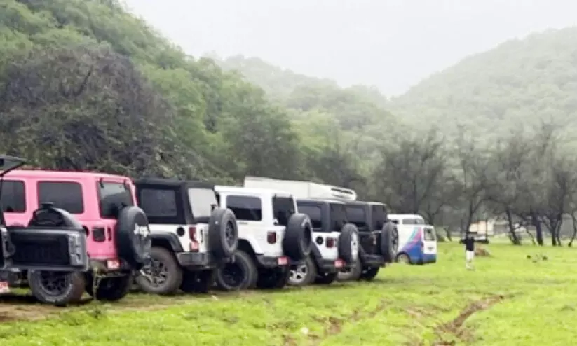 വാദി ദർബാത്തിൽ ഹരിതപ്രദേശങ്ങളുടെ ദുരുപയോഗം; ടൂറിസം സ്ഥാപനത്തിനെതിരെ കേസ്