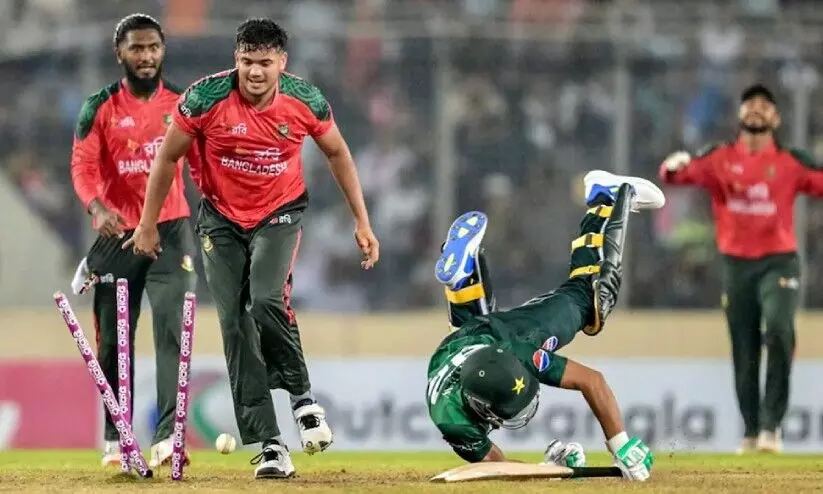 ബംഗ്ലാദേശിനോട് നാണംകെട്ട തോൽവി ഏറ്റുവാങ്ങി പാകിസ്താൻ; ‘പിച്ച് കൊള്ളില്ലെ’ന്ന് പരിശീലകൻ ബംഗ്ലാദേശിനോട് നാണംകെട്ട തോൽവി ഏറ്റുവാങ്ങി പാകിസ്താൻ; ‘പിച്ച് കൊള്ളില്ലെ’ന്ന് പരിശീലകൻ