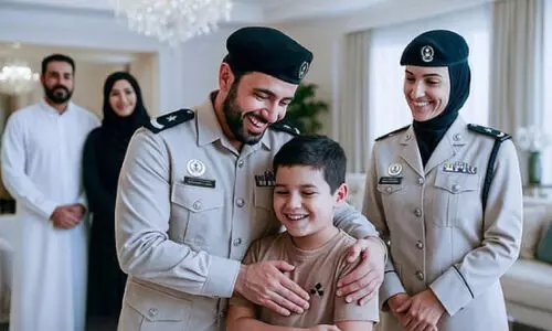 റോ​ഡി​ലെ അ​നു​ഭ​വം ആ​ഘാ​ത​മാ​യി; ഏ​ഴ്​ വ​യ​സ്സു​കാ​ര​ന്​ താ​ങ്ങാ​യി പൊ​ലീ​സ്​