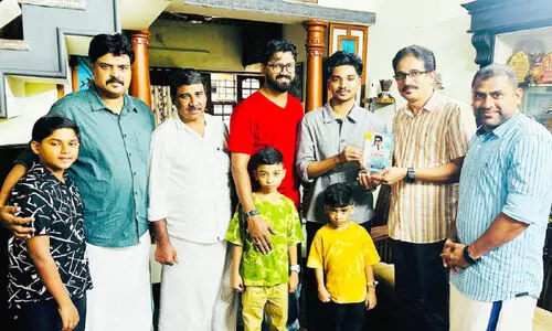 ആദിൽ സുബിയെ ആദരിച്ച് വെളിച്ചം ബഹ്‌റൈൻ കൂട്ടായ്മ