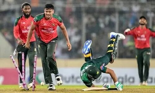 ബംഗ്ലാദേശിനോട് നാണംകെട്ട തോൽവി ഏറ്റുവാങ്ങി പാകിസ്താൻ; ‘പിച്ച് കൊള്ളില്ലെ’ന്ന് പരിശീലകൻ