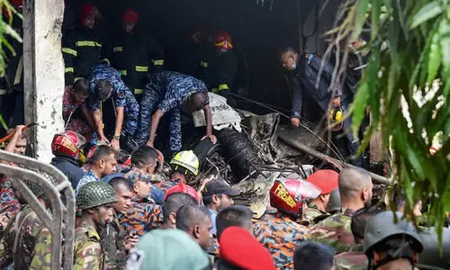 ബംഗ്ലാദേശ് വ്യോമസേനയുടെ വിമാനം തകർന്നുവീണത് സ്‌കൂളിലേക്ക്; മരണം 19 ആയി