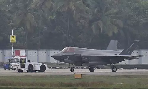 പുറപ്പെടാനൊരുങ്ങി ബ്രിട്ടീഷ് യുദ്ധവിമാനം; എയര്‍ ഇന്ത്യയുടെ ഹാങ്ങറില്‍ നിന്നും വിമാനം പുറത്തിറക്കി