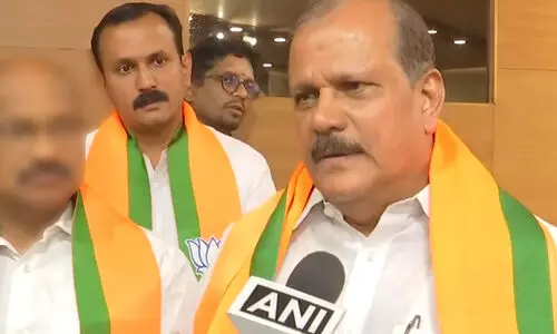 വി.എസ് അധികാരത്തിന് വേണ്ടി ആദർശം പണയം വെക്കാത്ത വിപ്ലവ സൂര്യൻ -പി.സി. ജോർജ്; കുടുംബത്തിലെ കാരണവരെന്ന് ഷോൺ ജോർജ്