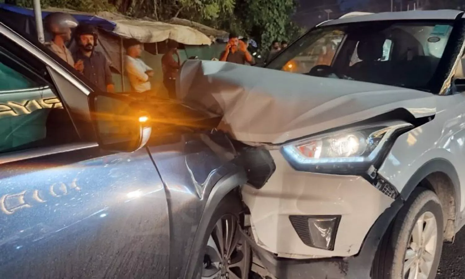 എം.സി റോഡിൽ കാറുകൾ കൂട്ടിയിടിച്ചു; മൂന്നു പേർക്ക് പരിക്ക്