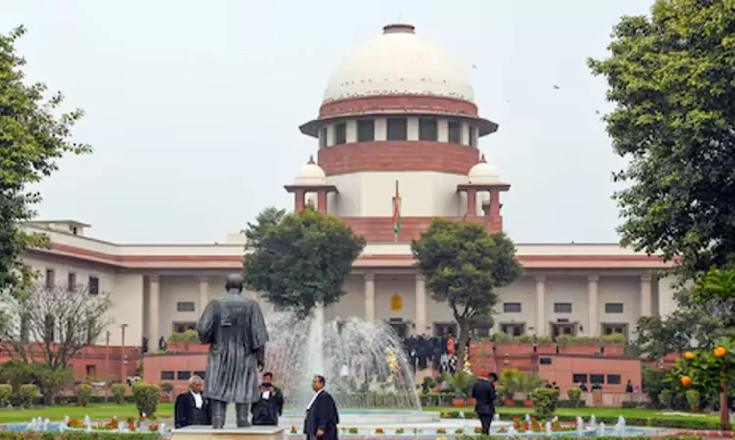 ജീവനാംശമായി 12 കോടിയും ബി.എം.ഡബ്ല്യു കാറും മുംബൈയിൽ ഫ്ലാറ്റും വേണമെന്ന് യുവതി; പണിയെടുത്ത് ജീവിക്കണമെന്ന് സുപ്രീം കോടതി