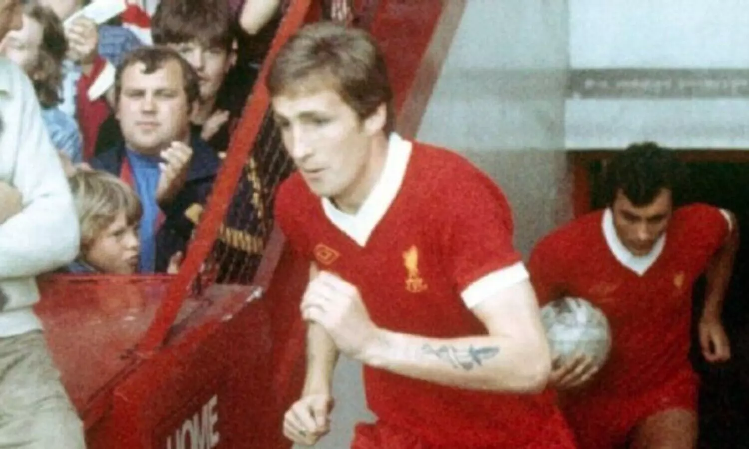 ലി​വ​ർ​പൂ​ൾ ഇ​തി​ഹാ​സം ജോ​യി ജോ​ൺ​സി​ന് വി​ട