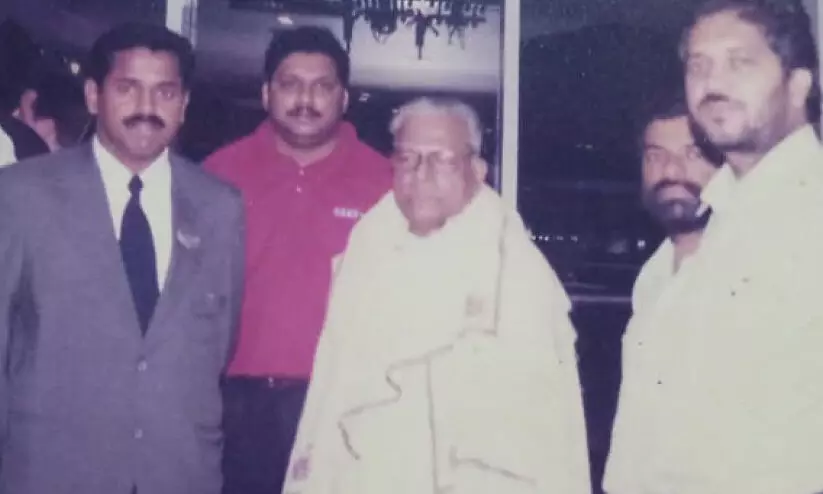 ‘അ​തെ, ഞാ​ൻ അ​ച്യു​താ​ന​ന്ദ​ൻ സ്വാ​മി​യാ​ണ്...​’