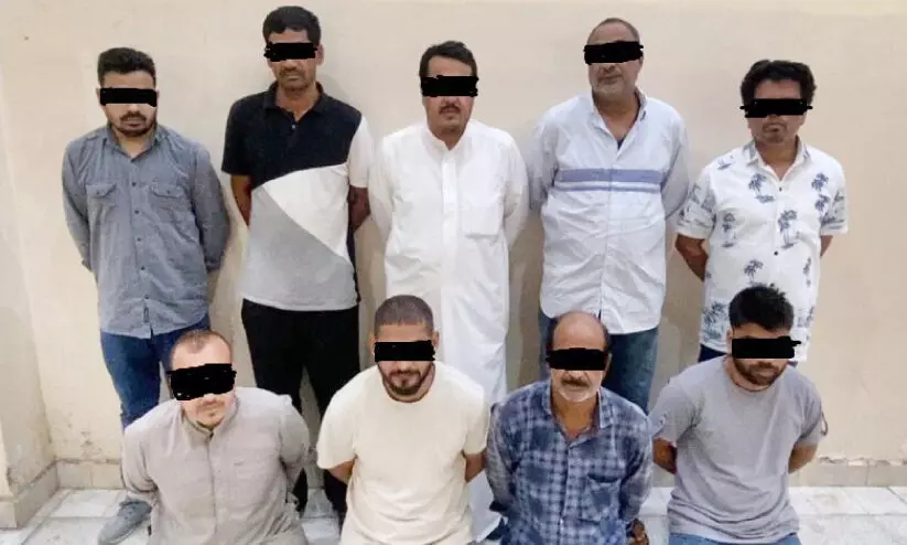 മനുഷ്യക്കടത്തും വിസ തട്ടിപ്പും; ഇന്ത്യക്കാരനടക്കമുള്ള സംഘം പിടിയിൽ മനുഷ്യക്കടത്തും വിസ തട്ടിപ്പും; ഇന്ത്യക്കാരനടക്കമുള്ള സംഘം പിടിയിൽ