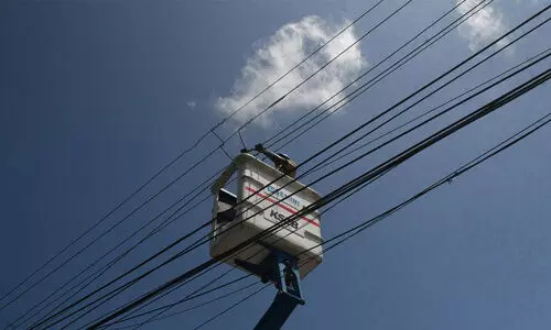 പോസ്റ്റിലെ കേബിൾവഴി കെ.എസ്.ഇ.ബിക്ക് കിട്ടുന്നത് ശതകോടികൾ; അപകടങ്ങളിൽ നഷ്ടപരിഹാരത്തിന് വ്യവസ്ഥയില്ല