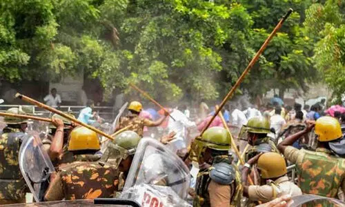 തൂത്തുക്കുടി സ്റ്റെറിലൈറ്റ് ഫാക്ടറി സമരം: നിലപാട് മാറ്റി നാട്ടുകാർ; ഫാക്ടറി തുറക്കുന്നവർക്കേ ഇനി വോട്ടുള്ളൂ