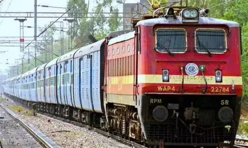 റെയിൽപ്പാളത്തിൽ അഞ്ചിടത്ത് ഇരുമ്പ് ക്ലിപ്പുകൾ, ഒറ്റപ്പാലത്ത് ട്രെയിൻ അട്ടിമറി ശ്രമം