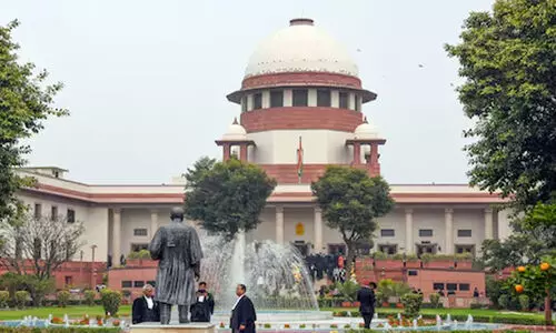 ജീവനാംശമായി 12 കോടിയും ബി.എം.ഡബ്ല്യു കാറും മുംബൈയിൽ ഫ്ലാറ്റും വേണമെന്ന് യുവതി; പണിയെടുത്ത് ജീവിക്കണമെന്ന് സുപ്രീം കോടതി