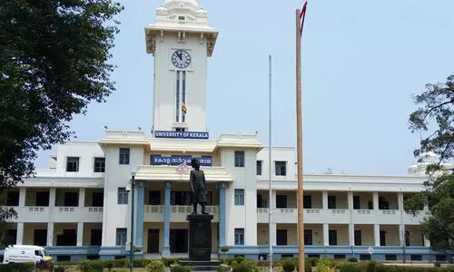 ‘കേരള’യിലെ കലോത്സവ വിധിനിർണയം; താൽക്കാലിക രജിസ്​ട്രാറെ വിളിപ്പിച്ച്​ രാജ്​ഭവൻ