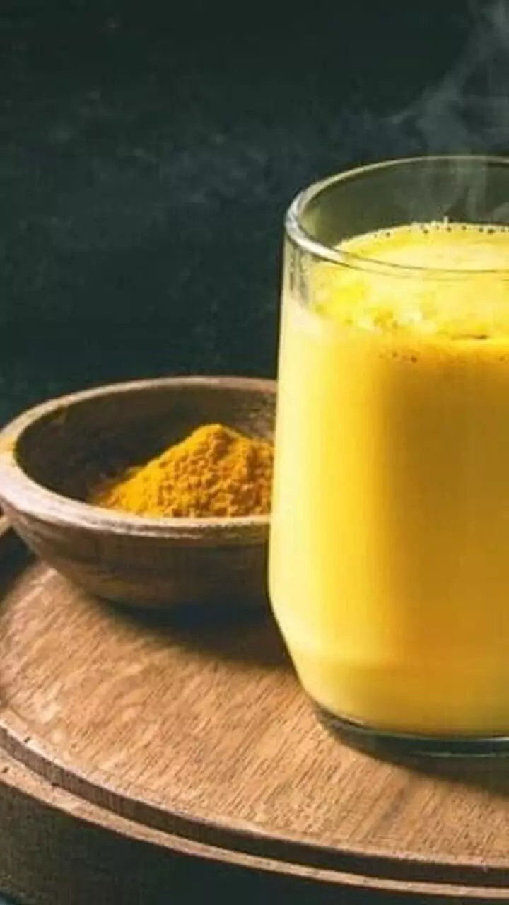 രാത്രി ഒരു ഗ്ലാസ് പാലിൽ ഒരൽപം മഞ്ഞൾ ചേർത്ത് കൂടിച്ചുനോക്കൂ...