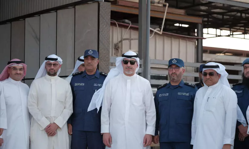 ച​ട്ട​ങ്ങ​ൾ പാ​ലി​ക്കാ​ത്ത യൂ​നി​റ്റു​ക​ൾ അ​ട​ച്ചു​പൂ​ട്ടി അം​ങ്കാ​ര സ്ക്രാ​പ് യാ​ർ​ഡി​ൽ മ​ന്ത്രി​യു​ടെ പ​രി​ശോ​ധ​ന