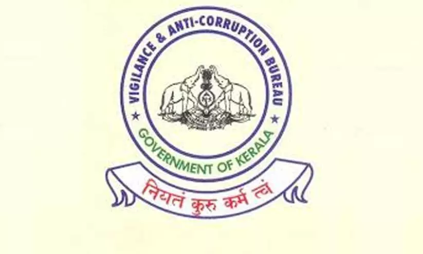 മോട്ടോർ വാഹന വകുപ്പ് ഓഫിസുകളിൽ വിജിലൻസ് പരിശോധന; ക്രമക്കേടുകൾ കണ്ടെത്തി മോട്ടോർ വാഹന വകുപ്പ് ഓഫിസുകളിൽ വിജിലൻസ് പരിശോധന; ക്രമക്കേടുകൾ കണ്ടെത്തി