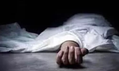 ഭ​ക്ഷ്യ​വി​ഷ​ബാ​ധ​യെ​ന്ന് സം​ശ​യം; പി​താ​വും ര​ണ്ടു മ​ക്ക​ളും മ​രി​ച്ചു