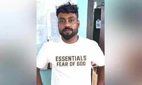 കാ​ർ ക​ട​ത്ത​ൽ; പ്ര​തി വി​മാ​ന​ത്താ​വ​ള​ത്തി​ൽ പി​ടി​യി​ൽ